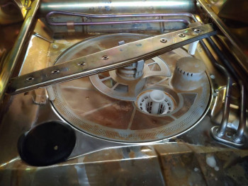 Черная нашлепка никак не снимается.