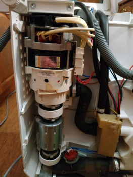 Welling YXW40-2D engine repair - 6pGUvEtQUJE.jpg