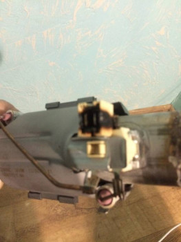 The plastic plug melted on the shade - image.jpg