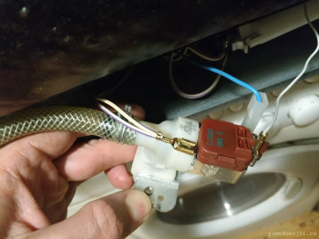 SKT5112EU, tabletop: does not take up water - клапан подачи воды.jpeg