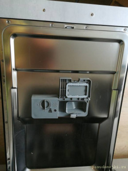 Steam comes out of the dishwasher and damages the countertop and façade. - 16164625182361350340710.jpg