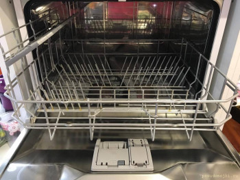 Painting the dish basket - посудомойка.jpg