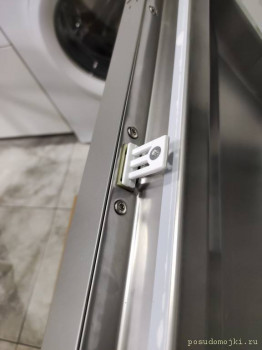 What s that thing on the Hansa door? - 16499498612094906020873193807685.jpg