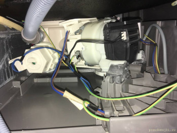 Leaking from under the door - photo_2022-06-01_20-42-22.jpg