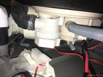 Leaking from under the door - photo_2022-06-01_20-43-01.jpg