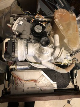 Bosh srv55to3eu 38 where is the leak coming from? - E5E63785-551D-42BF-8317-67476FE1478A.jpeg