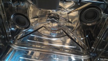 Holes in whirlpool dwh m00 w - P_20180527_101139.jpg