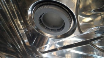 Holes in whirlpool dwh m00 w - P_20180527_093602.jpg