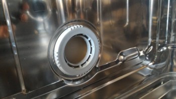 Holes in whirlpool dwh m00 w - P_20180527_093524.jpg